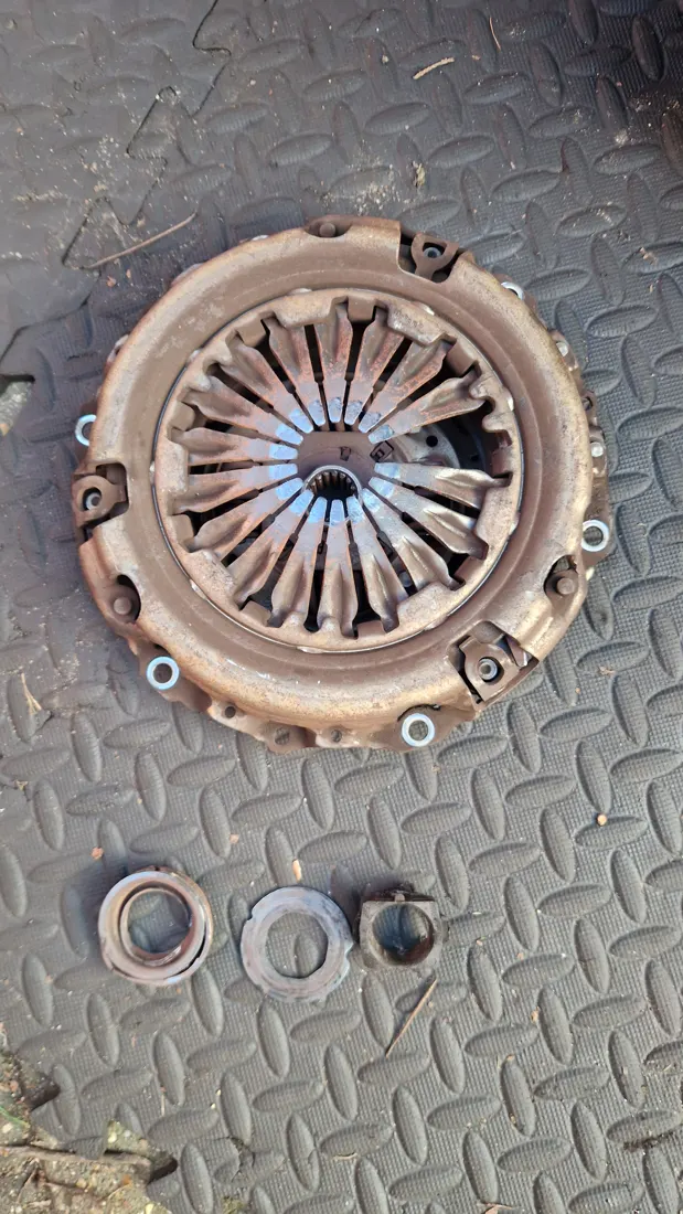 Worn and rusty clutch pressure plate